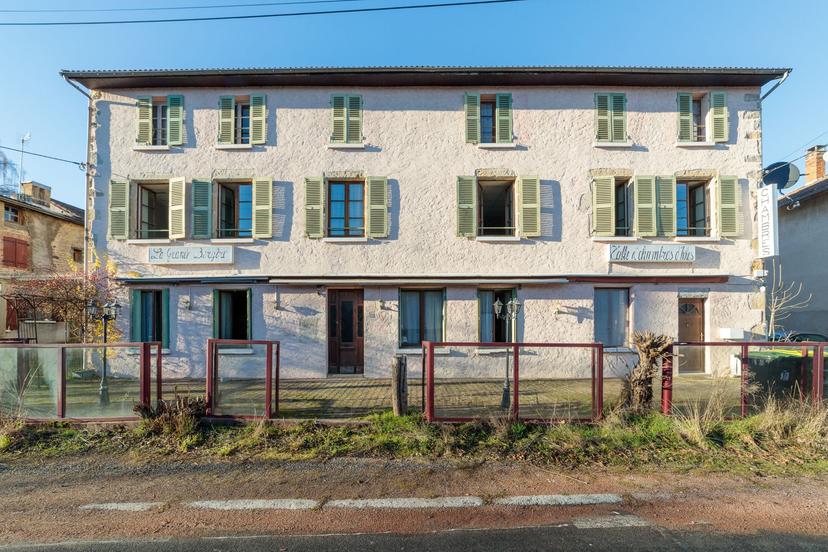 Auberge de 380 m² au coeur de l'Auvergne