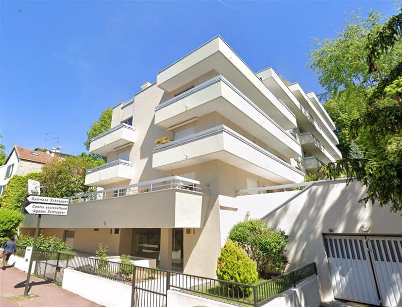 EXCEPTIONNEL !! Bel Appartement rénové de 56m2 avec une terrasse roof-top de 80m2