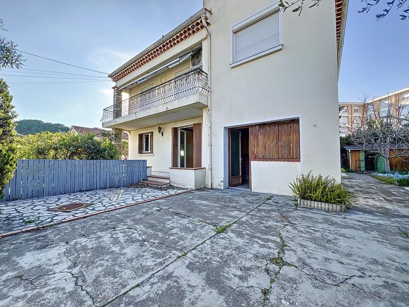 Appartement T3 avec jardin, garage aménagé en studio